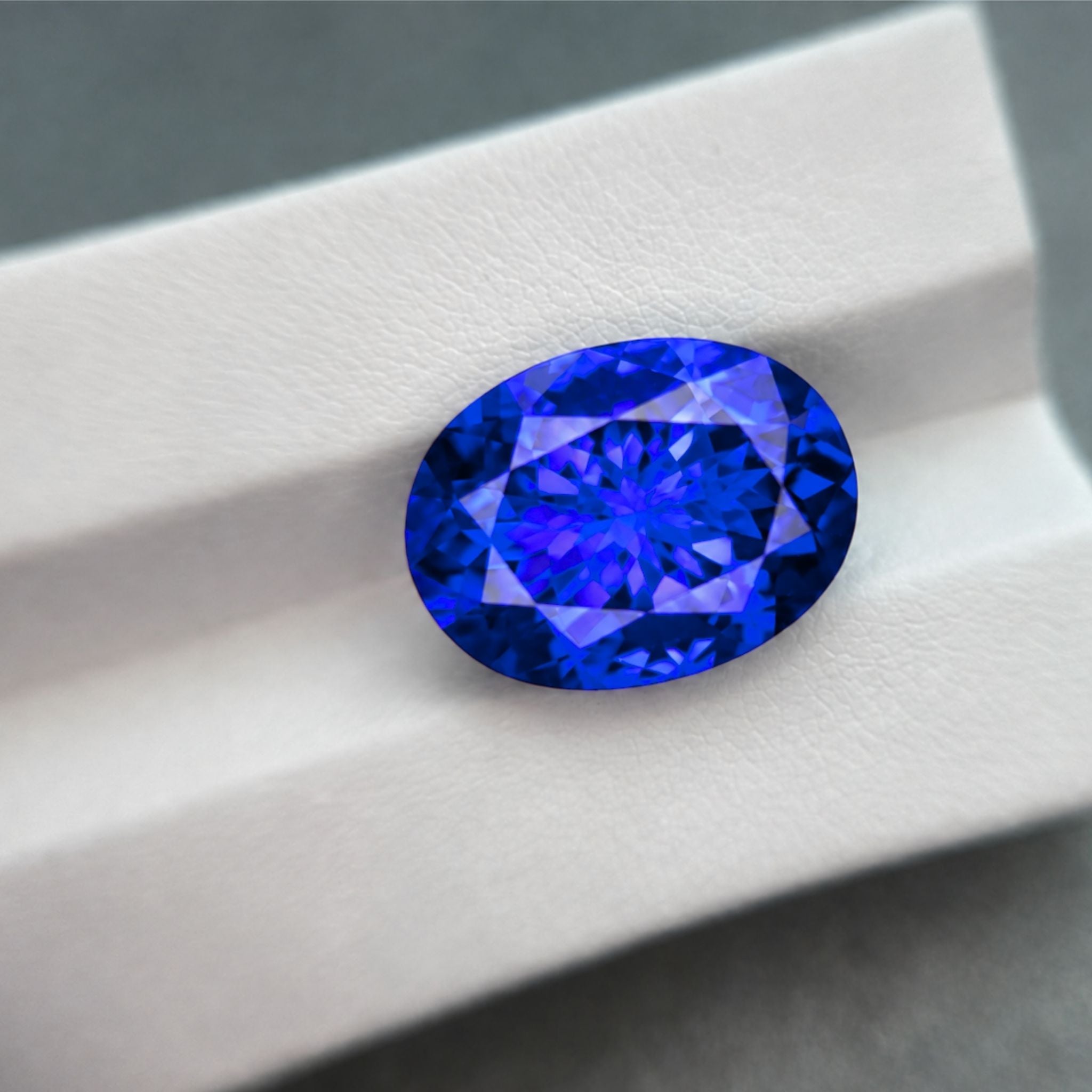 15,29 ct ovaler Tansanit-Edelstein – GIA-zertifiziert