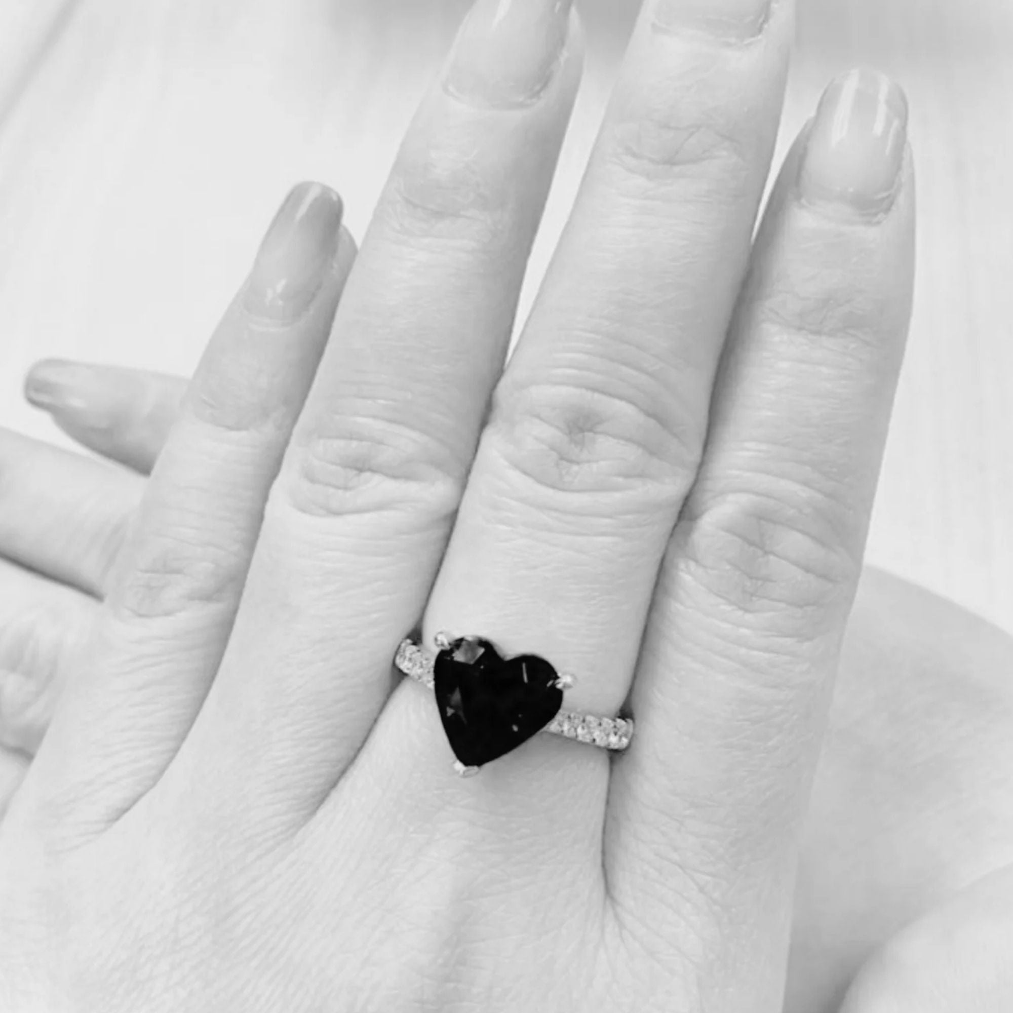 Außergewöhnlicher 4,50 Karat Herz-Tansanit-Ring – auf Bestellung gefertigt