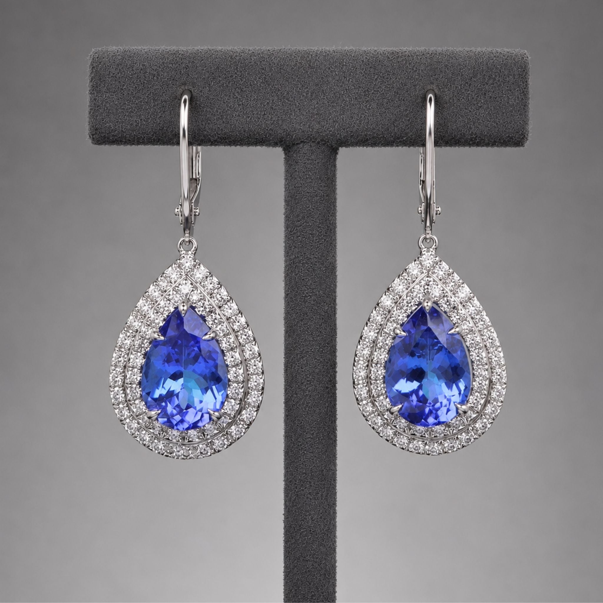 Orecchini a perno in tanzanite taglio a cuscino in oro giallo