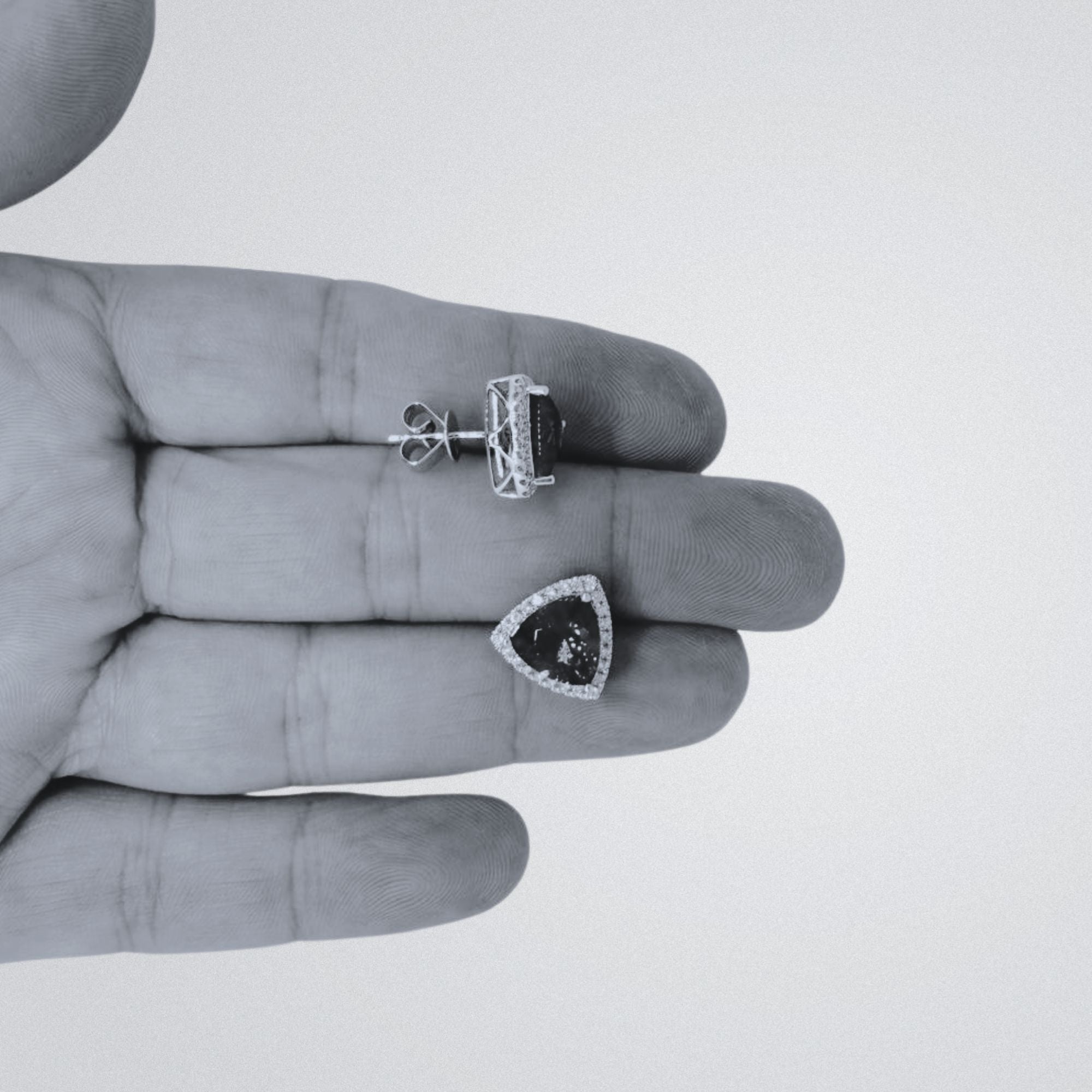 Premium Tansanit-Ohrstecker "Trillion"