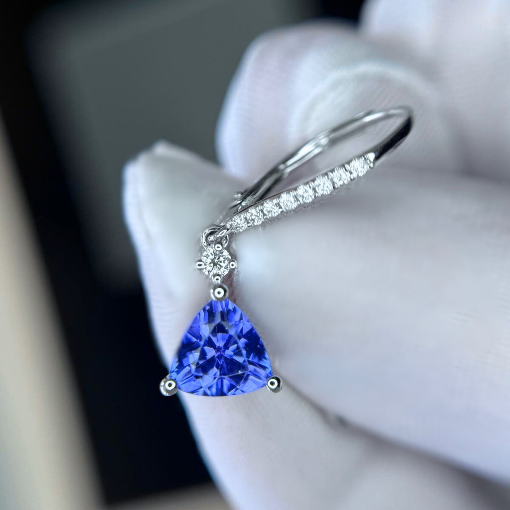 Tansanit-Trillion-Schliff & Diamant-Ohrringe