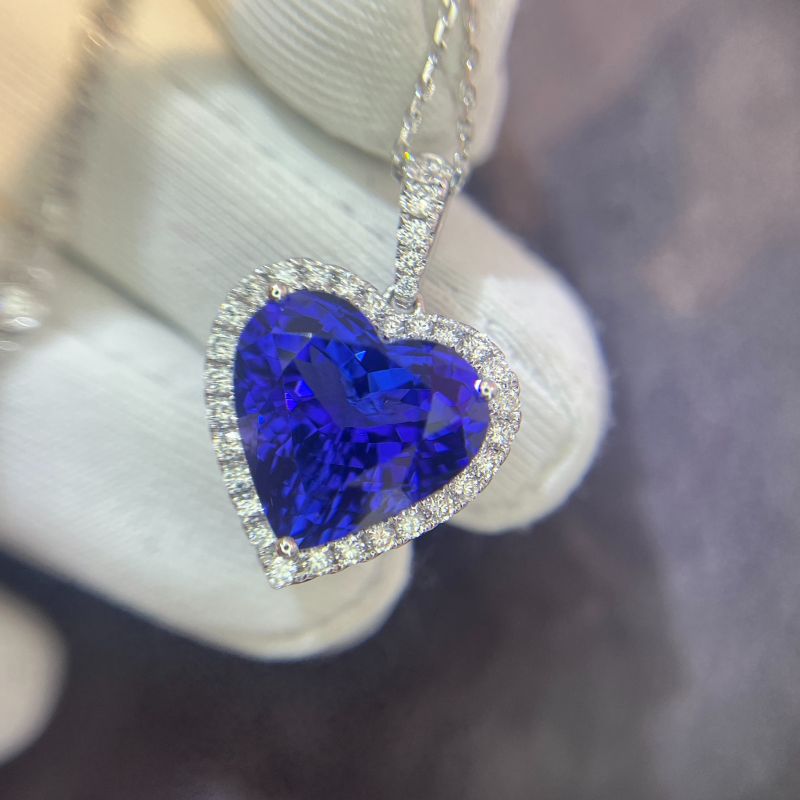 10.00 Ct Heart-Shaped Tanzanite Pendant With Diamond Halo