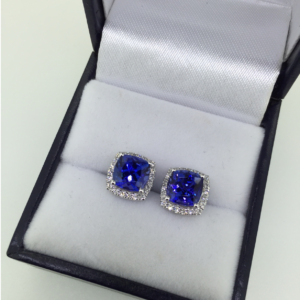 Tanzanite Gemset Earrings in 18 K White Gold.