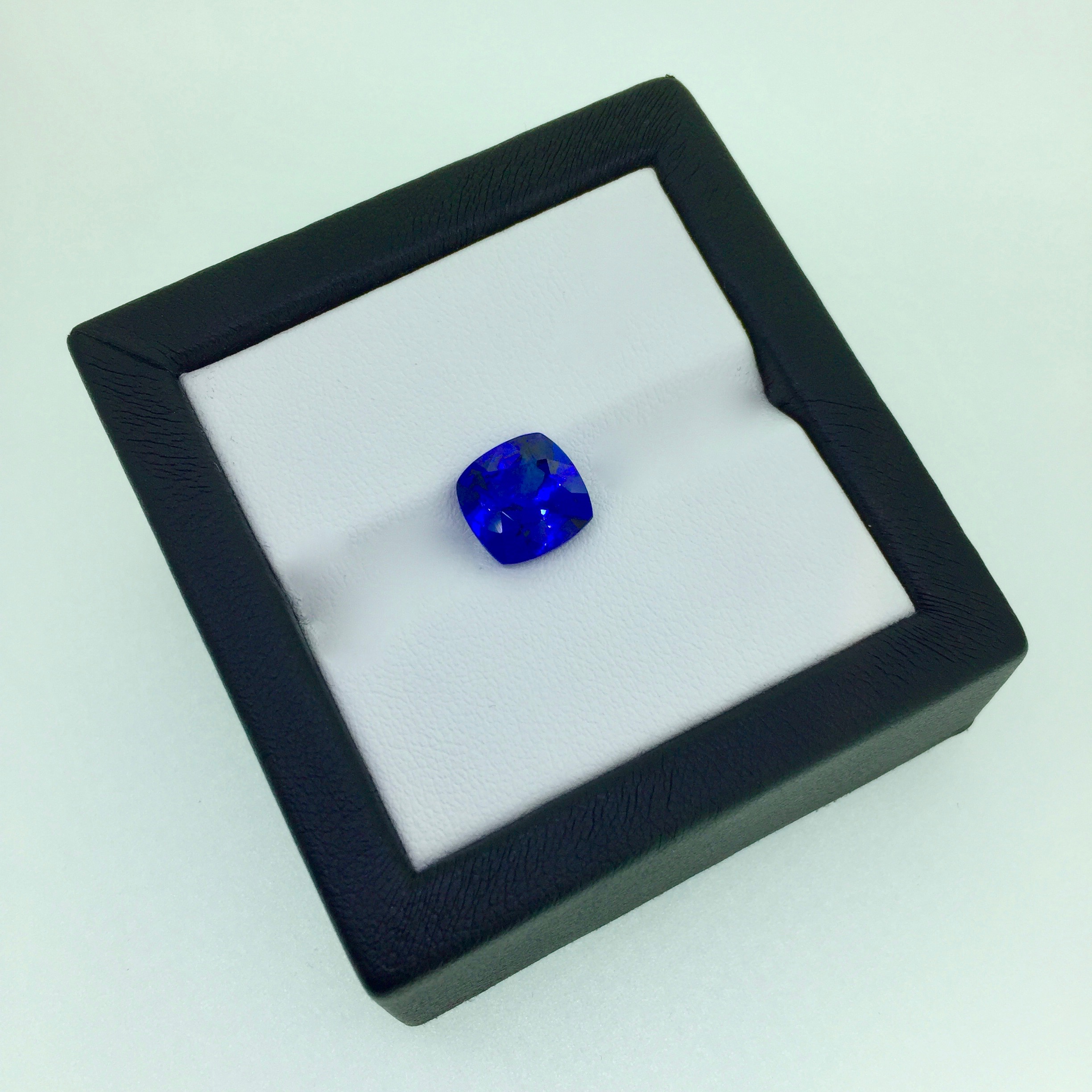 SUPERBE TANZANITE VERNEUIL COUSSIN 10x8mm...IF 